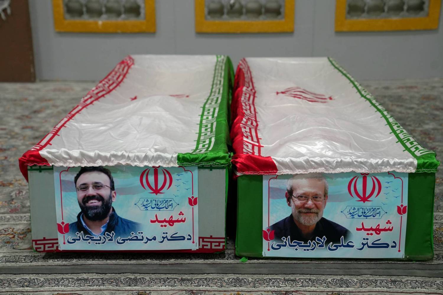 اولین تصویر از تابوت لاریجانی در کنار فرزندش