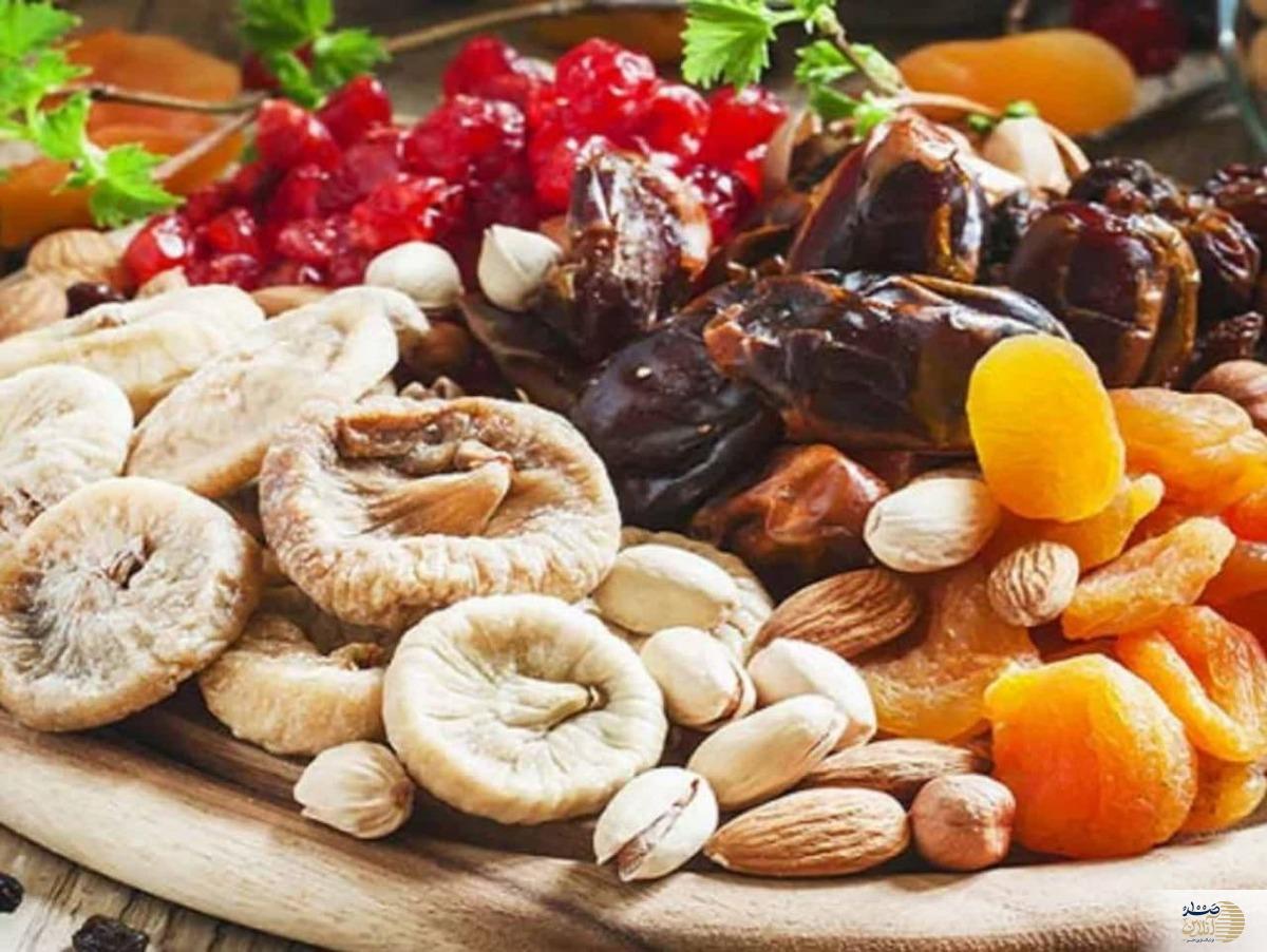 چرا میوههای خشک برای دندانها مضرند؟