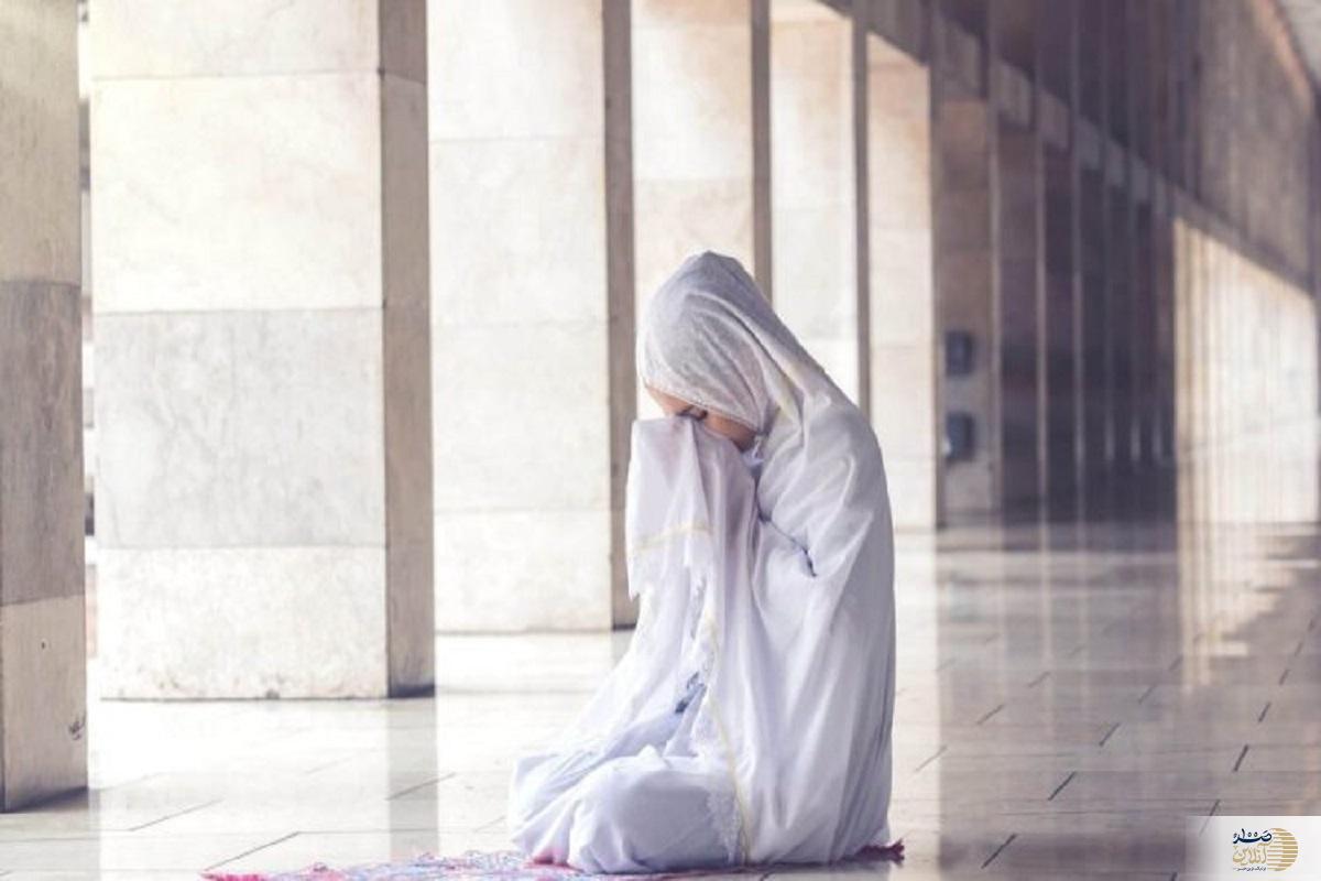 آیا هنگام نماز حجاب واجب است؟