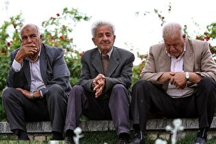 پرداخت یارانه معیشتی به بازنشستگان تأمین اجتماعی/ جزئیات افزایش حقوق و همسان‌سازی در سال ۱۴۰۴
