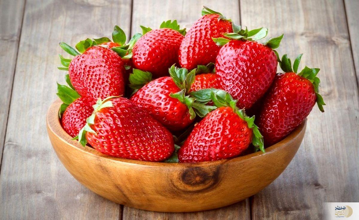 روشی ساده برای شستن توت فرنگی به بهترین شکل