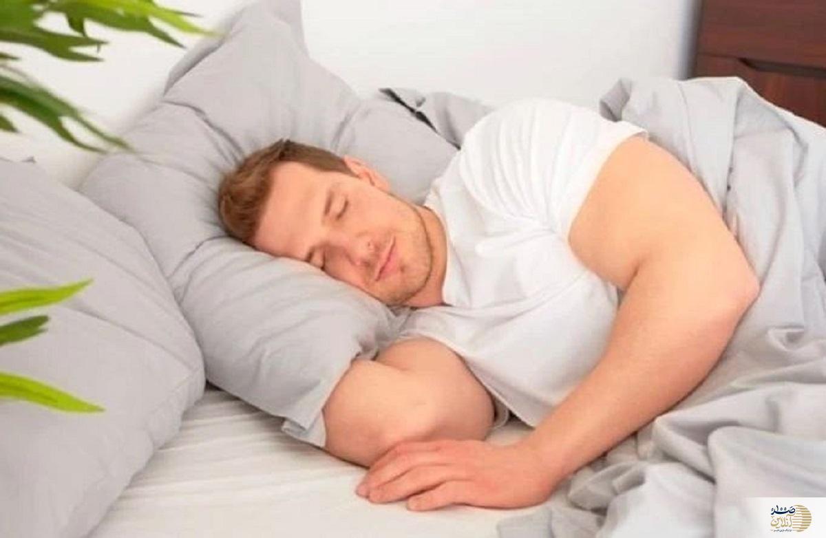 چرا صبح‌ها به سختی از خواب بیدار می‌شویم؟ + راهکار