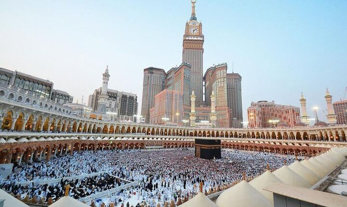 فتوای آیت‌الله سیستانی: استفاده از ماشین سقف‌دار در مسیر میقات به مکه جایز است