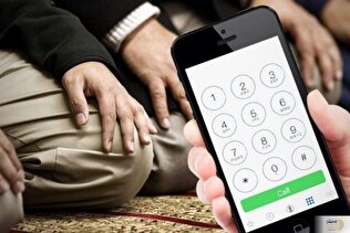 حکم جواب دادن به موبایل هنگام نماز/  آیا خاموش کردن گوشی و یا دیدن پیامک در حین نماز جایز است؟