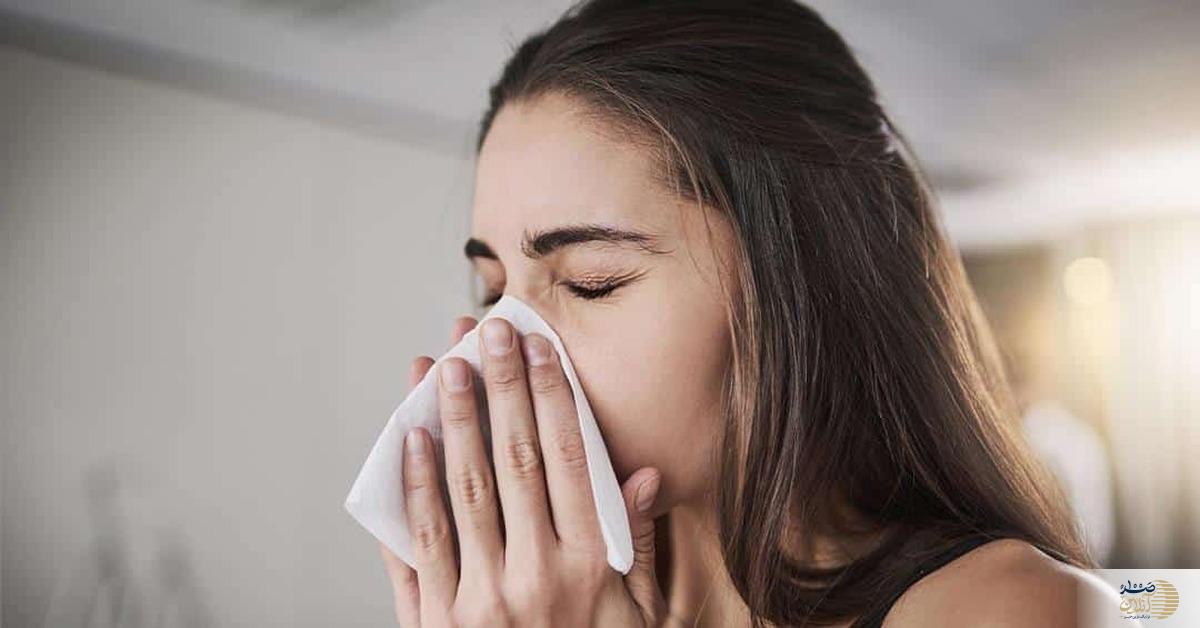 چرا هنگام عطسه کردن چشم ها را می بندیم؟