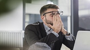 این نشانه ها علائم خستگی مزمن + راه‌های مقابله با آن