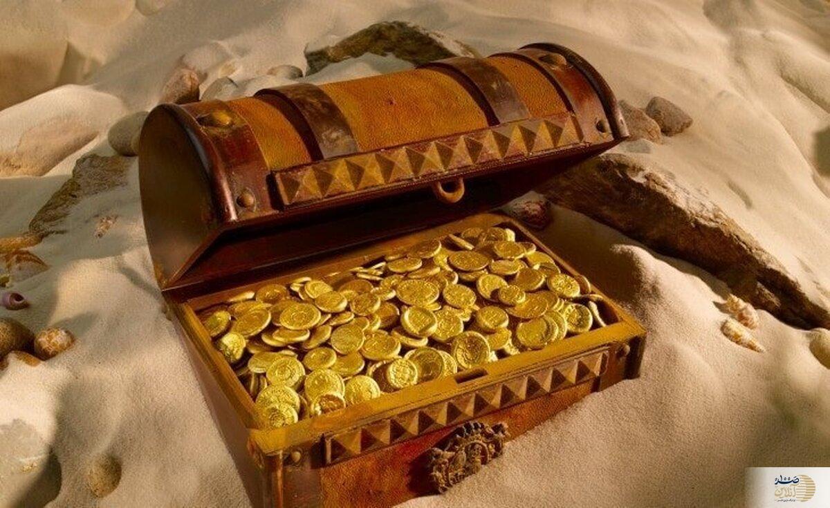 کشف گنج دستبندها و سکه‌ها از زیر یک خانه هزارساله
