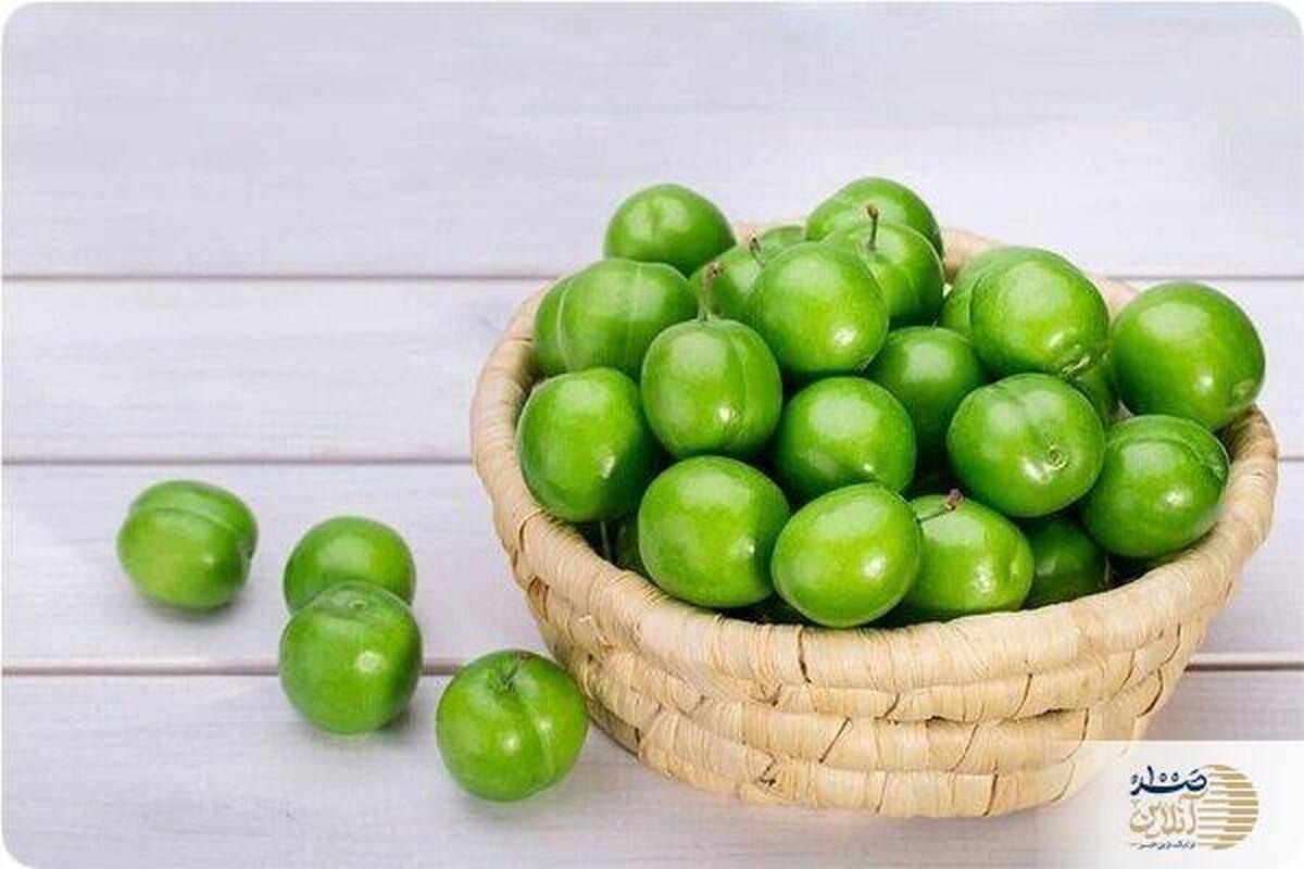 مصرف زیاد گوجه سبز چه بلایی سر بدن می‌آورد؟