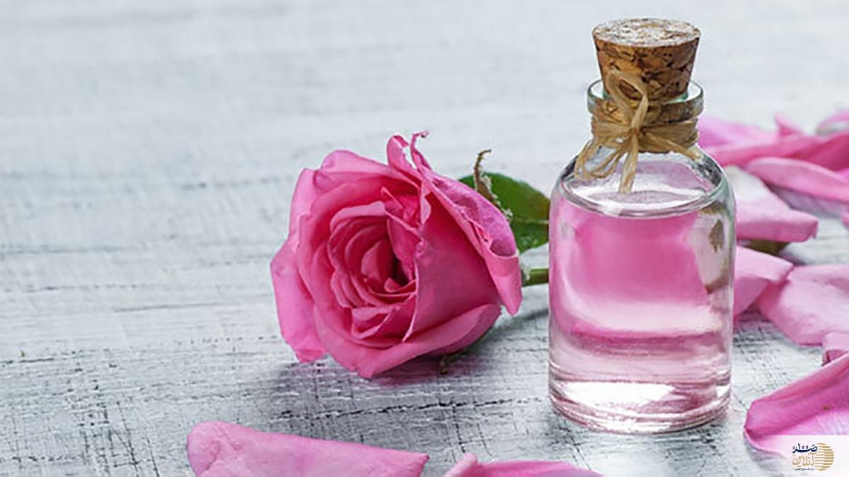 چرا باید به آب نوشیدنی گلاب اضافه کنید؟
