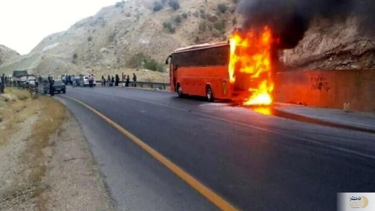 اتوبوس مسافربری در جاده سمنان در آتش سوخت