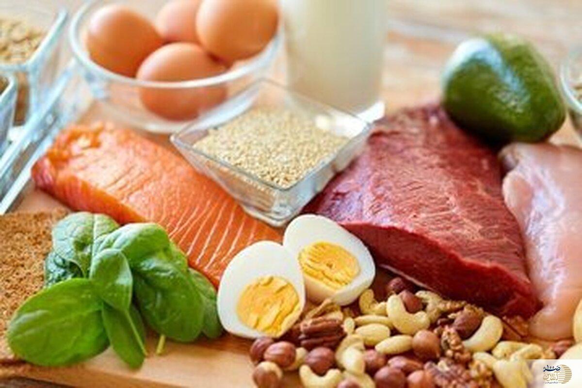 به ابن دلیل پروتئین زیاد در طول روز نخورید