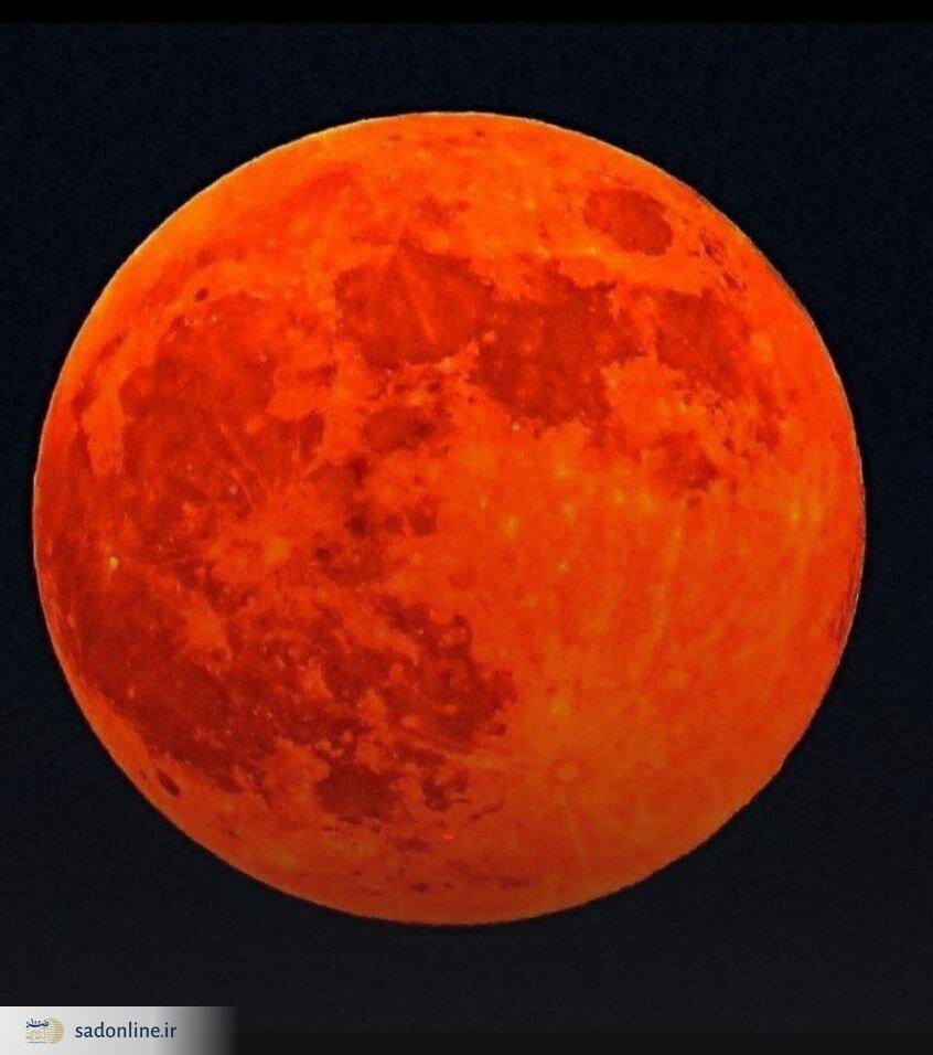 عکس| ماه سرخ بر فراز پایتخت
