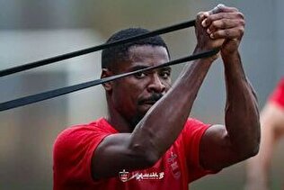 هاشمیان به درد سر افتاد/ ستاره کلیدی تیم یک ماه خانه‌ نشین شد