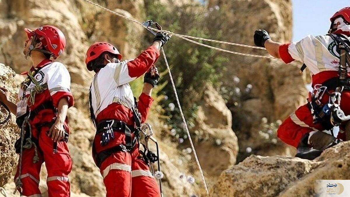 ۲ کوهنورد زن از مرگ حتمی در قله دماوند نجات یافتند ۲ کوهنورد زن از مرگ حتمی در قله دماوند نجات یافتند