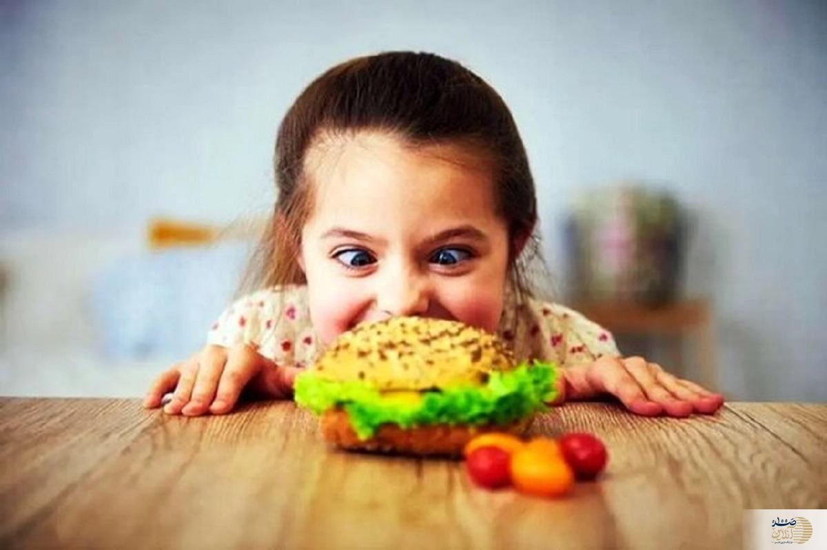 اگر شما هم از بلوغ زودرس فرزندتان می ترسید این غذاها را حذف کنید