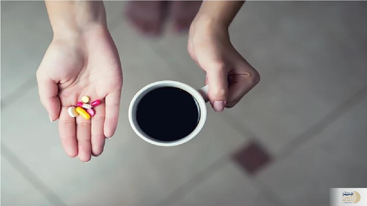 قرص هایتان را با این نوشیدنی میل نکنید