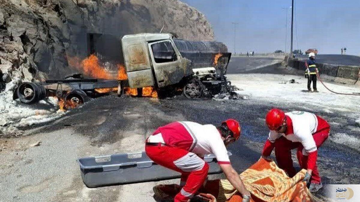 واژگون شدن کامیون نفتکش ۳ نفر را به کام مرگ  کشاند