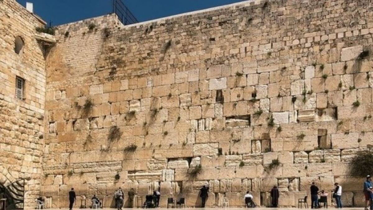 دیوار ندبه؛ مقدس‌ترین دیوار یهودیان و رازهای تاریخی آن