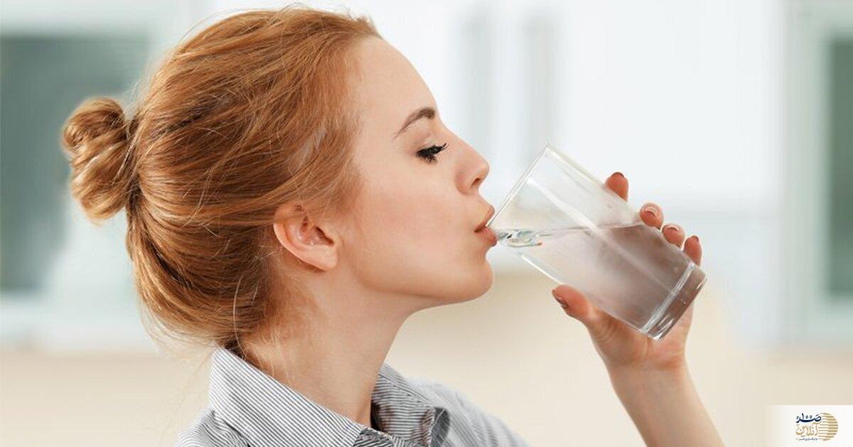 مراقب باشید! خطرات آب‌نوشیدن زیاد که از آن بی خبرید