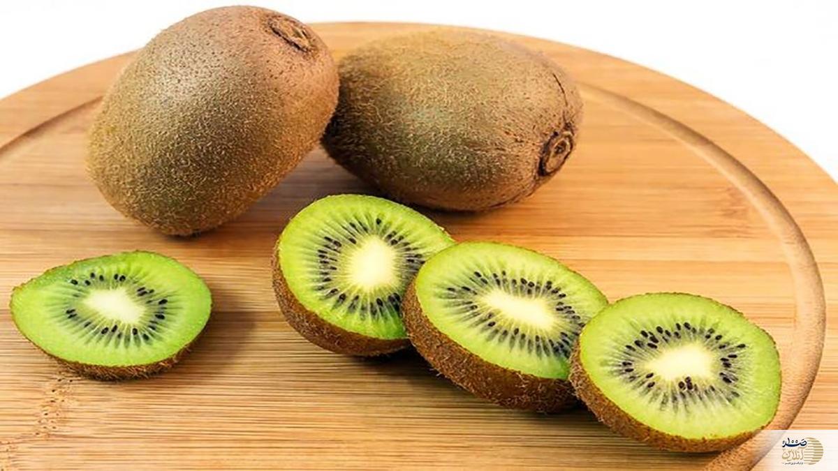 با خوردن روزانه چند عدد کیوی این مشکل گوارشی را نابود کنید