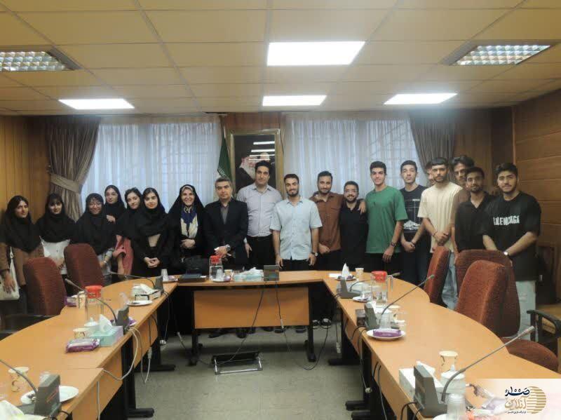 نشست صمیمانه دکتر آقاپور با جمعی از دانشجویان