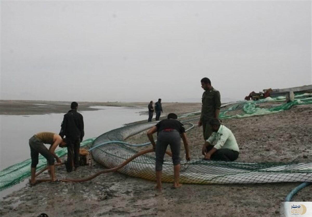 خط لوله انتقال سوخت قاچاق در سواحل میناب متلاشی شد