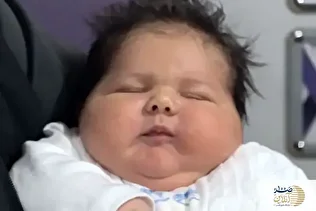ببینید | «علی» عنوان سنگین‌ترین نوزاد جهان را از آنِ خود کرد