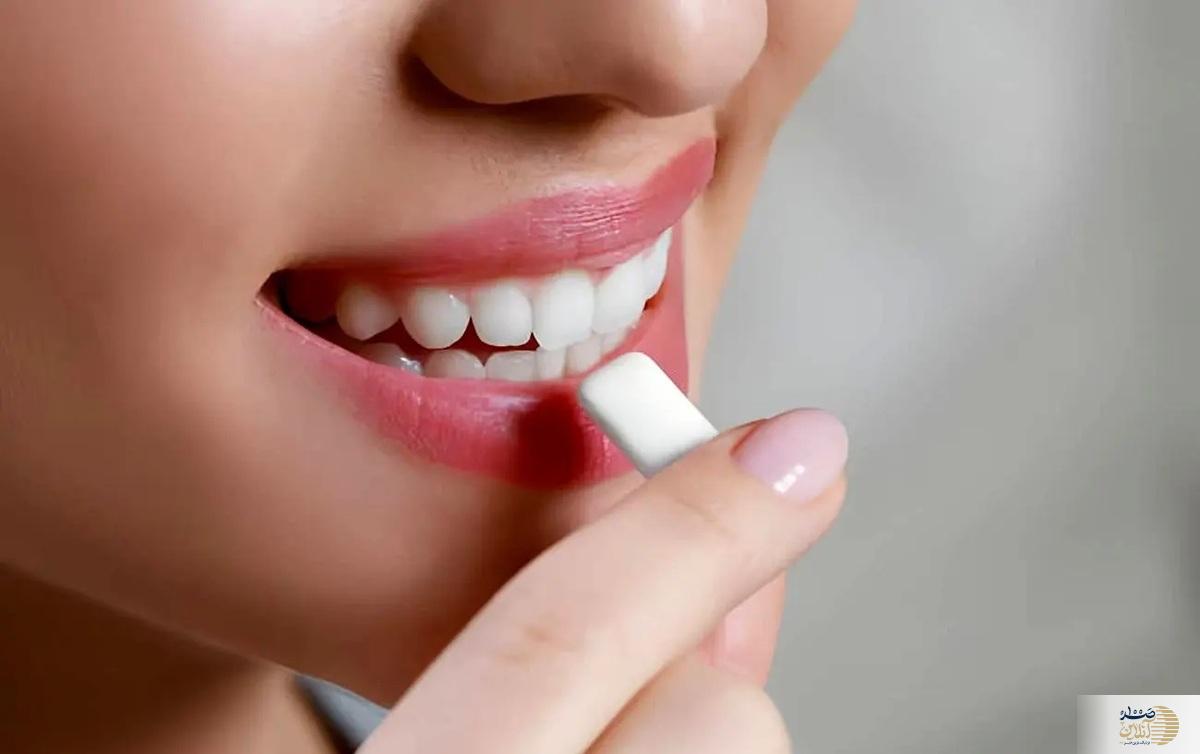 جویدن آدامس بعد از غذا مفید است یا مضر؟