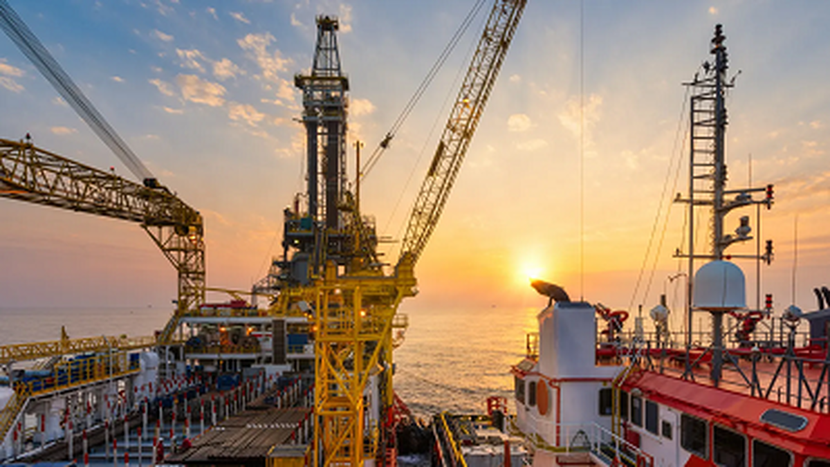 قیمت نفت با امید به توافق صلح روسیه و اوکراین، ۱.۵ درصد کاهش یافت