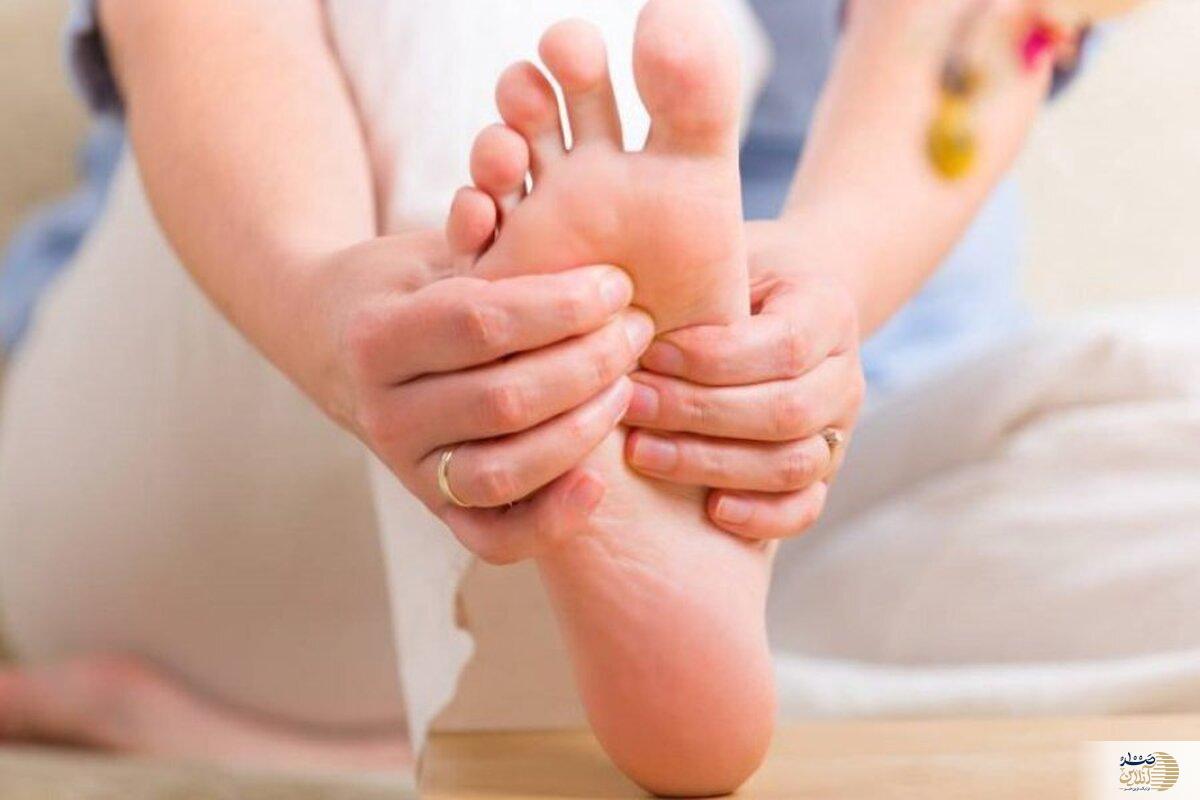 سوزن‌سوزن شدن دست‌ها و پاها، چه علل‌هایی ممکن است پشت این علامت باشد؟