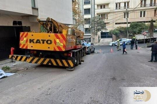 عکس/ حرکت ناگهانی جرثقیل در خیابان شریعتی تهران حادثه آفرید