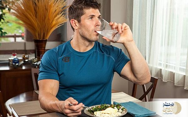 اگر خودتان را دوست دارید در بین غذا آب ننوشید اگر خودتان را دوست دارید در بین غذا آب ننوشید