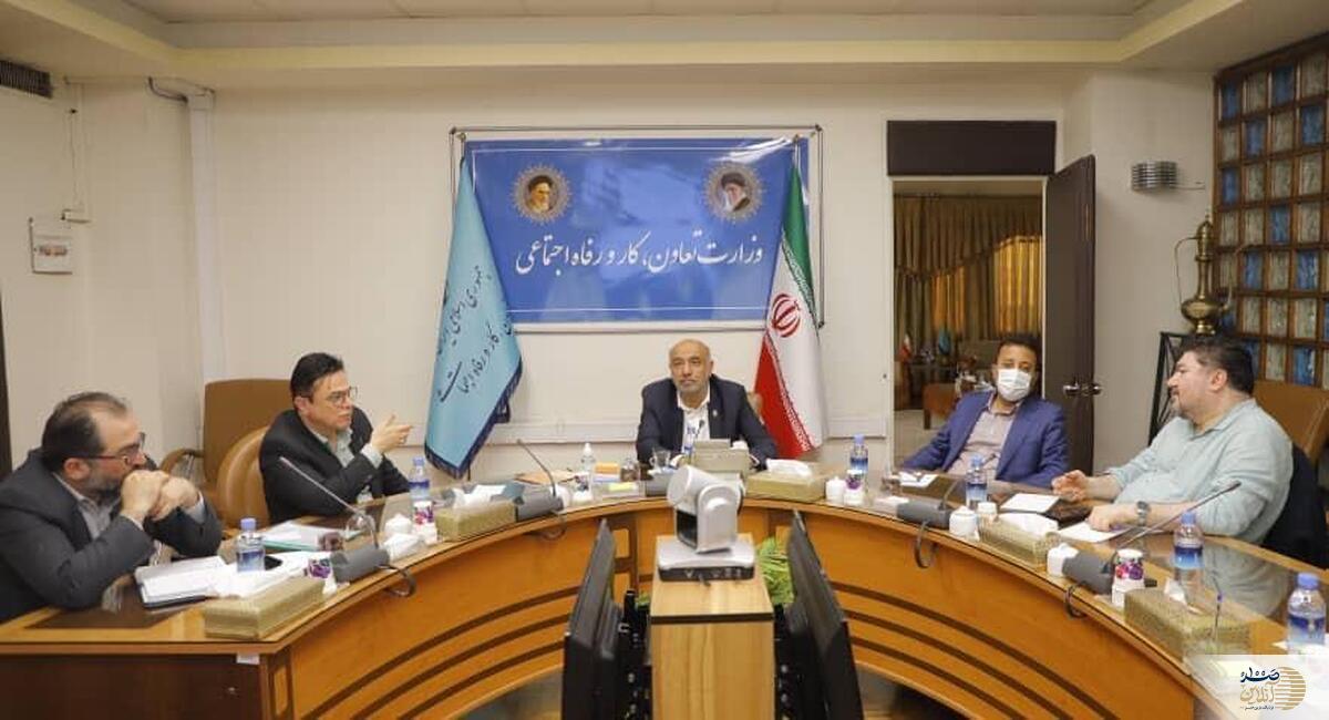 تیر مخالفان به سنگ خورد؛ احمد میدری ماندنی شد و دولت از وزیر کار خود دفاع کرد