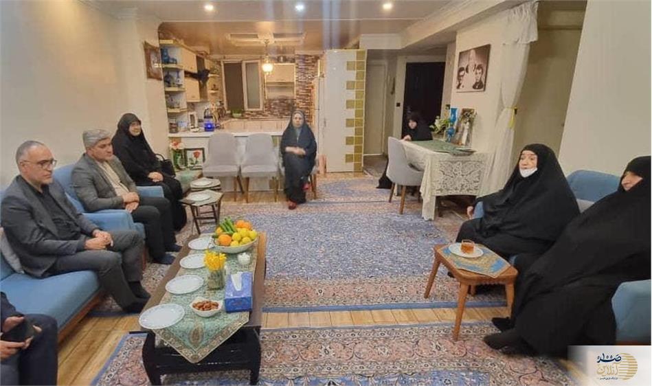 ازوجی در دیدار با مادر شهیدان غیاثوند؛ تأکید بر تکریم ایثارگران و صیانت از شأن بازنشستگان کشوری در نظام حکمرانی اجتماعی