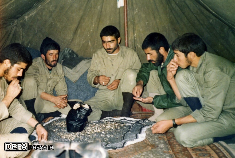 مادر شهیدی که عاشقانهترین رابطه مادر و پسری را به نمایش گذاشت + فیلم و وصیت نامه مادر شهیدی که عاشقانهترین رابطه مادر و پسری را به نمایش گذاشت + فیلم و وصیت نامه