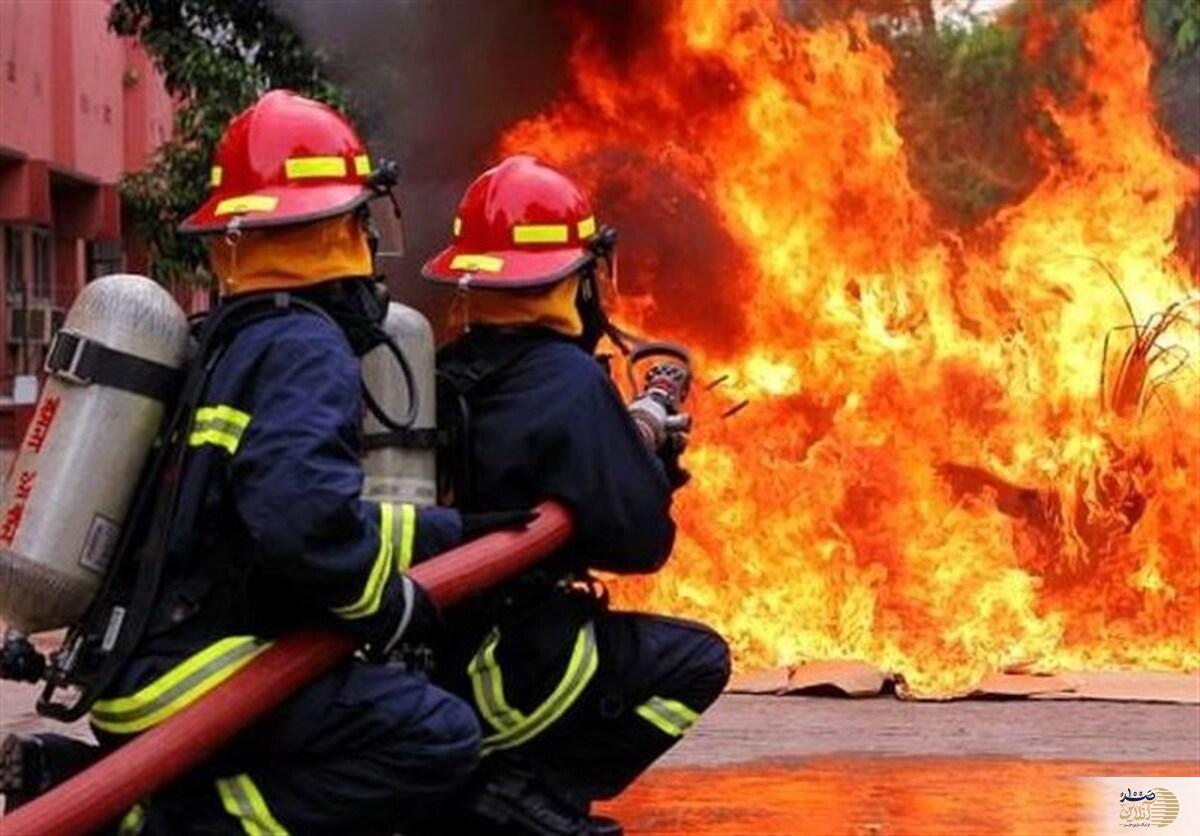 ویدیو  برج ۲۰ طبقه در حال ساخت در غرب تهران در آتش سوخت