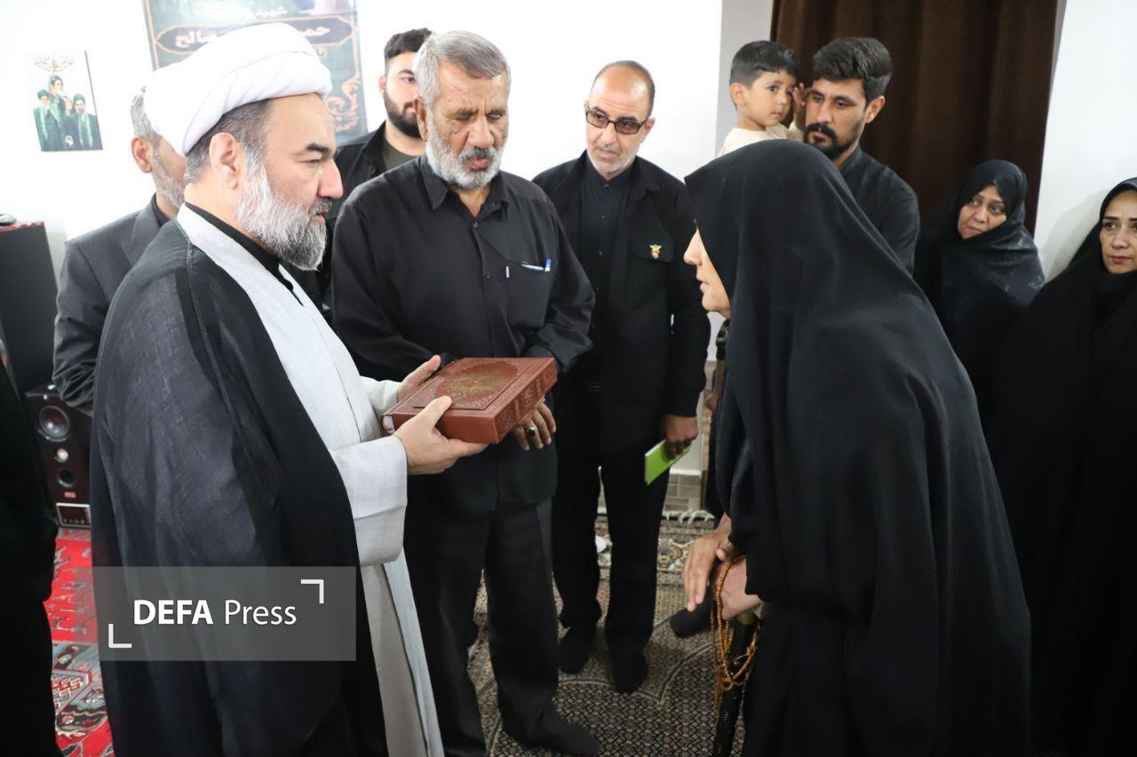 دیدار نماینده ولی‌فقیه در سیستان و بلوچستان با خانواده ۲ شهید در زابل