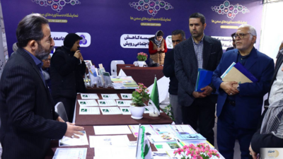 بازدید صادقی مدیر کل پیشگیری از جرم قوه قضاییه نمایشگاه دستاوردهای سمن‌های شهر تهران