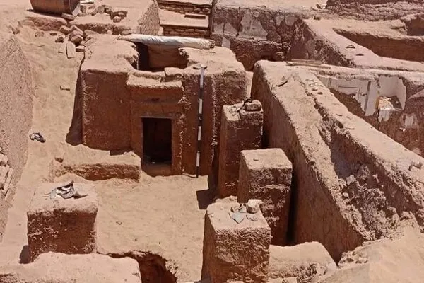 جزئیات کشف شعر ۱۷۰۰ ساله + عکس
