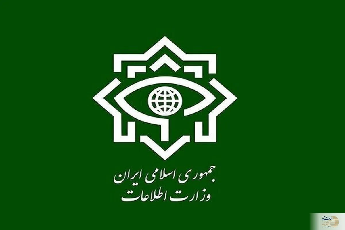 دستگیری وطن‌فروشان و کشف سلاح و تجهیزات ارتباطی