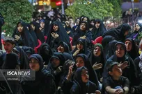 دانشجویان در محضر رهبر انقلاب عزاداری می‌کنند