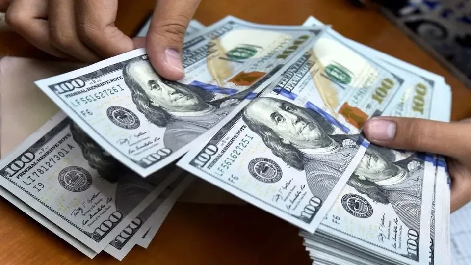 پیش بینی قیمت دلار سه شنبه ۲۴ شهریور ۱۴۰۵ | دلار برای موج تازه صعود آماده می‌شود