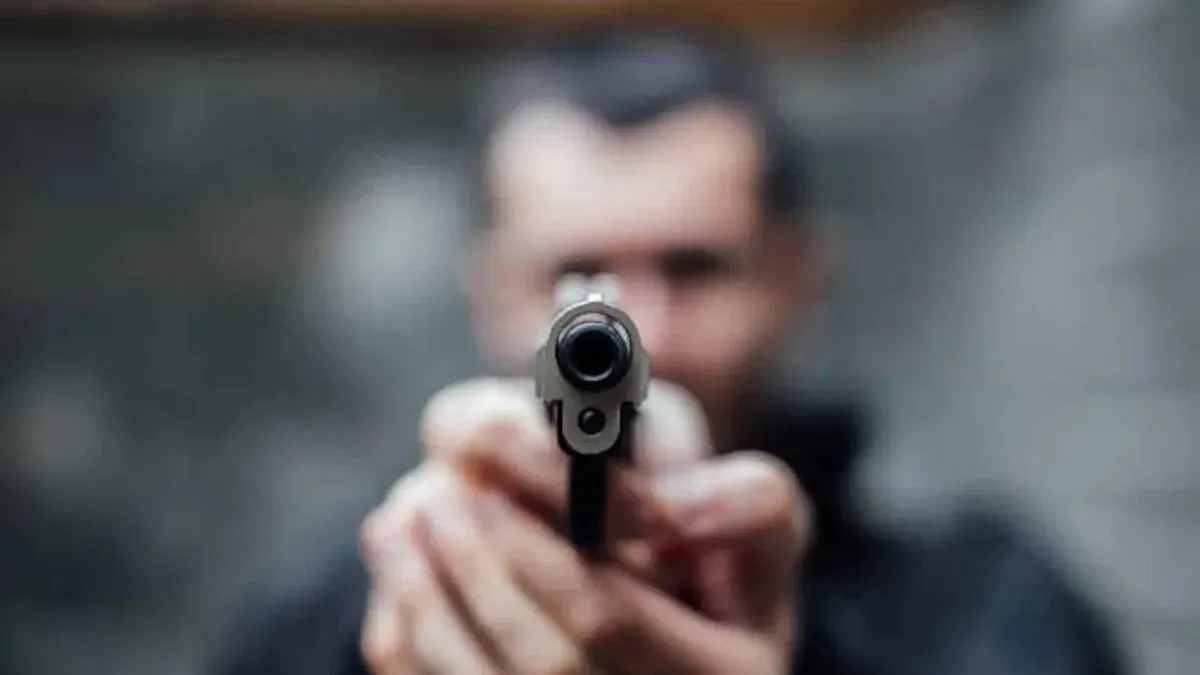 کشف سلاح جنگی در دکه مطبوعاتی خیابان مولوی تهران