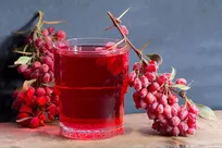 خواص و مضرات آب زرشک | آب زرشک را چه موقع بخوریم