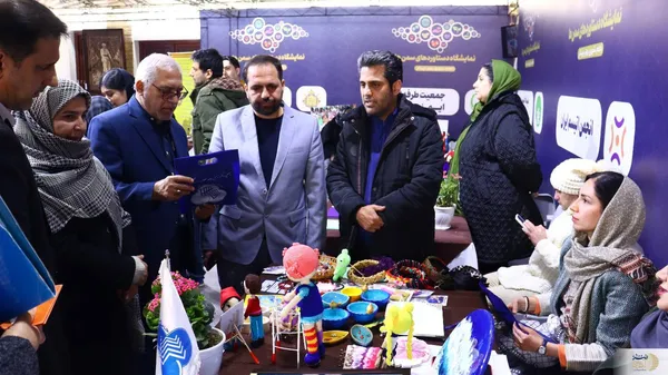 بازدید صادقی مدیر کل پیشگیری از جرم قوه قضاییه نمایشگاه دستاوردهای سمن&zwnj;های شهر تهران
