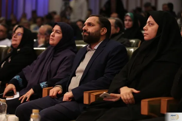 نشست تشکل&zwnj;های مردمی شهر تهران که با شعار تشکل&zwnj;های مردمی، حامی شهر تهران در مرکز پژوهش&zwnj;های مجلس