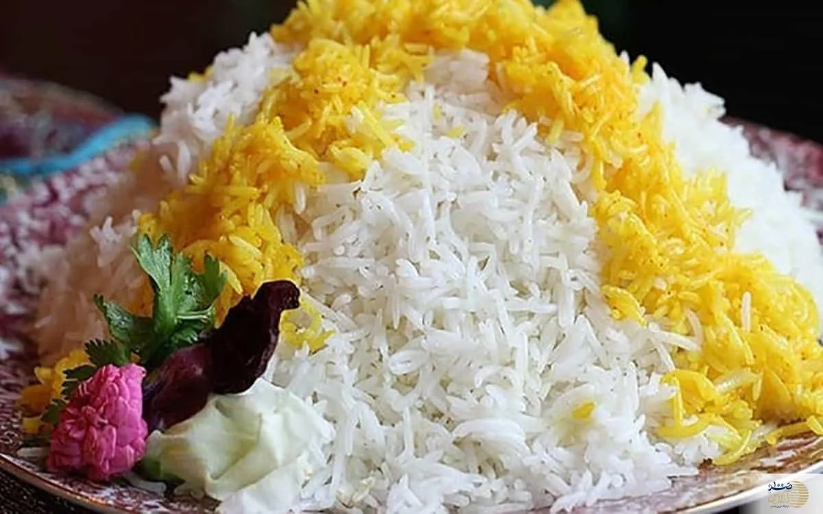 به هیچ عنوان برنج پخته شده ای که در یخچال نگهداری کرده اید را سرد نخورید