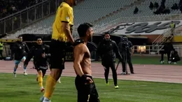 ببینید| واکنش متفاوت جواد خیابانی به لخت‌شدن زکی‌پور پس از حذف پرسپولیس