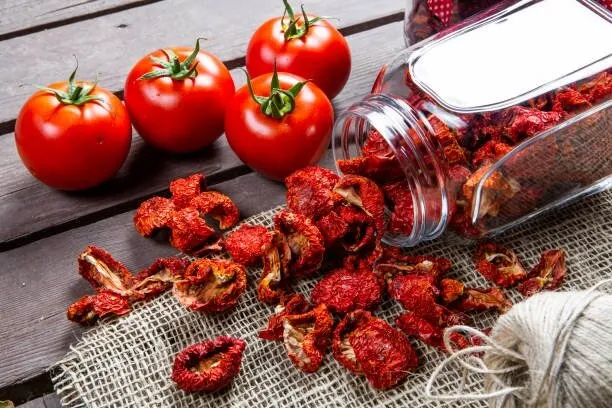اگر جزو این دسته‌ها هستید، گوجه‌فرنگی را برای همیشه دور بریزید!