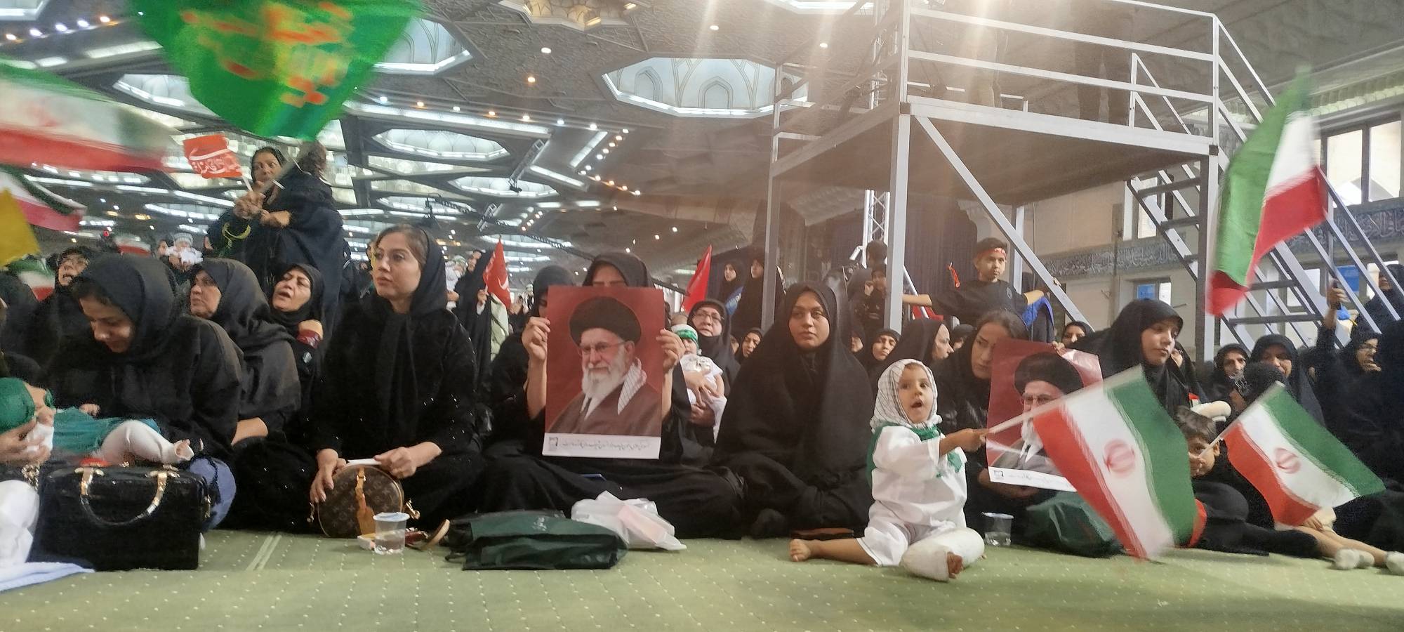تصاویراجتماع بزرگ مادران و شیرخوارگان عاشورایی و نکوداشت کودکان شهید جنگ تحمیلی دوم و سوم در مصلی تهران